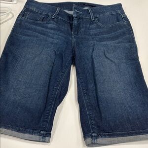 Low rise cute jeans shorts up to knee